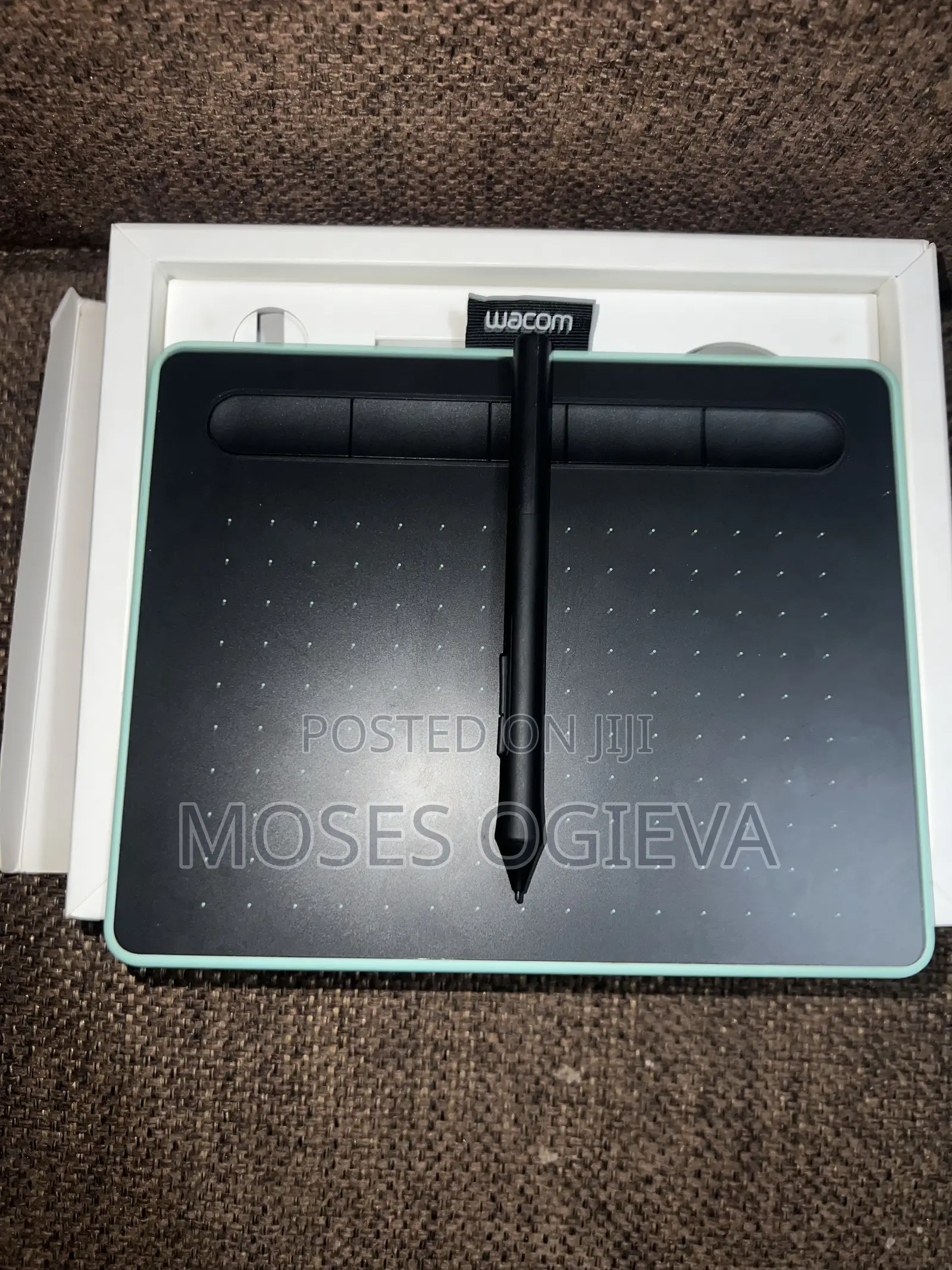 Wacom Intuos Small Bluetooth Graphics Drawing Tablet (Ctl-4100wl)