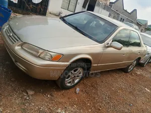 Toyota Camry LE 4dr Sedan (2.4L 4cyl 5M) 2002 Gold