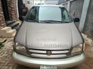 Toyota Sienna 2001 Brown