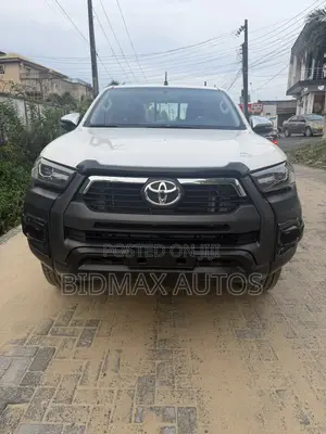 Toyota Hilux SR5 4x4 2018 White