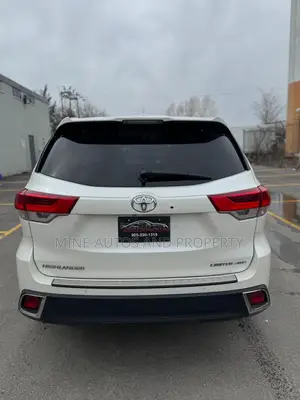 Toyota Highlander LE Plus 4x4 V6 (3.5L 6cyl 8A) 2018 White