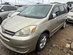 Toyota Sienna XLE AWD 2005 Gold