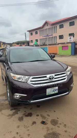 Toyota Highlander SE 2012 Burgundy
