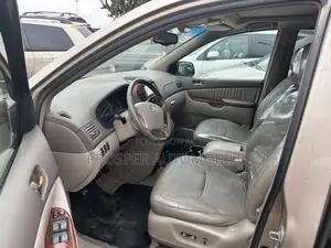 Toyota Sienna XLE AWD 2005 Gold