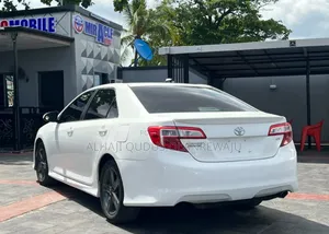Toyota Camry SE 4dr Sedan (2.5L 4cyl 6A) 2013 Off white