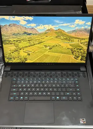 New Laptop Dell Allienware M18 R1 40GB AMD Ryzen 9 HDD 1T