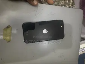 Apple iPhone SE (2020) 64 GB Black