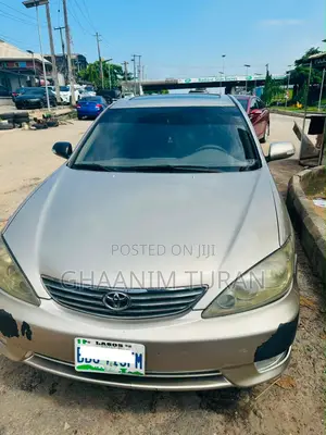 Toyota Camry LE 4dr Sedan (2.4L 4cyl 5A) 2005 Gold