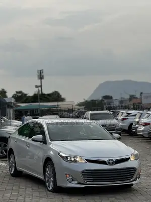 Toyota Avalon Limited 4dr Sedan (3.5L 6cyl 6A) 2014 White