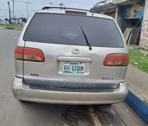 Toyota Sienna 2002 Silver