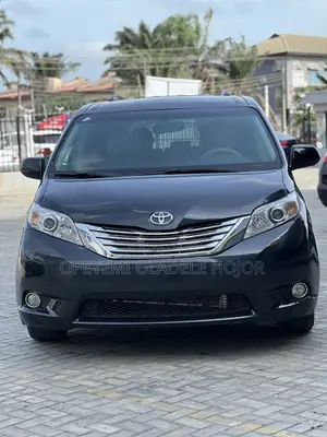 Toyota Sienna XLE 7 Passenger 2012 Burgundy