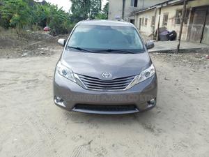 Toyota Sienna LE 7 Passenger Mobility (3.5L 6cyl 6A) 2016 Gray