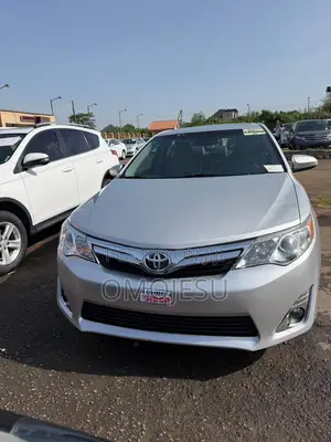 Toyota Camry XLE 4dr Sedan w/Prod. End 11/13 (2.5L 4cyl 6A) 2014 Silver