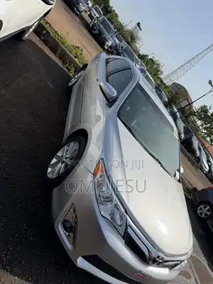 Toyota Camry XLE 4dr Sedan w/Prod. End 11/13 (2.5L 4cyl 6A) 2014 Silver