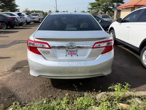 Toyota Camry XLE 4dr Sedan w/Prod. End 11/13 (2.5L 4cyl 6A) 2014 Silver