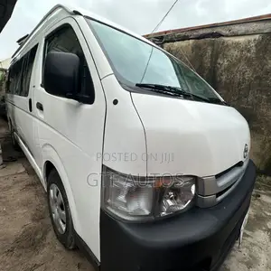 Toyota HiAce 2015 White