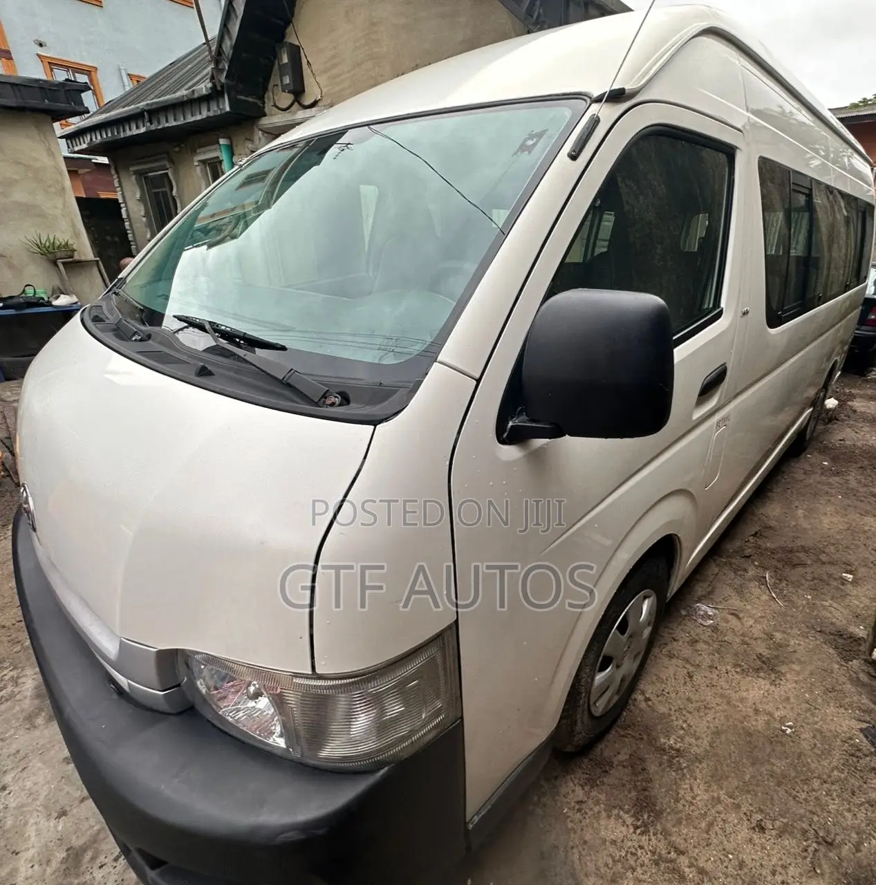 Toyota HiAce 2015 White