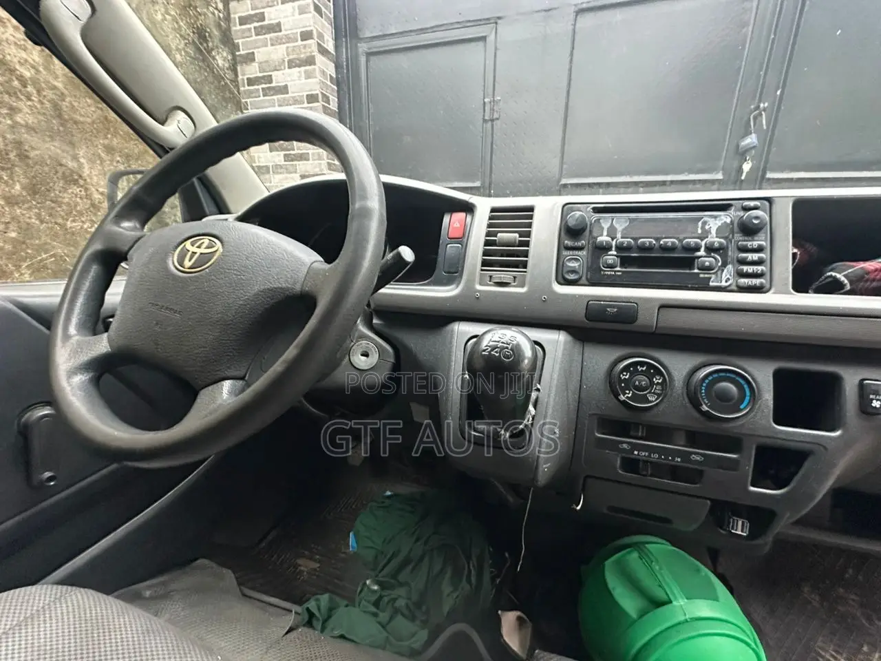 Toyota HiAce 2015 White