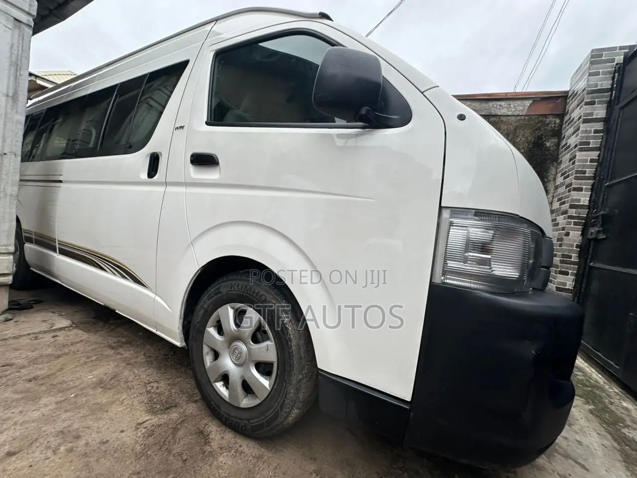 Toyota HiAce 2015 White
