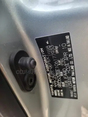 Toyota Corolla Base 4dr Sedan (1.8L 4cyl 5M) 2010