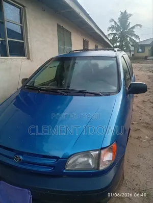 Toyota Sienna LE 2001 Blue