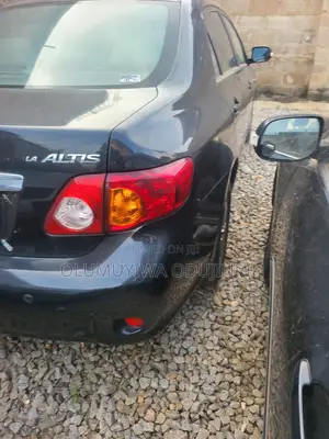 Toyota Corolla Base 4dr Sedan (1.8L 4cyl 5M) 2010 Black