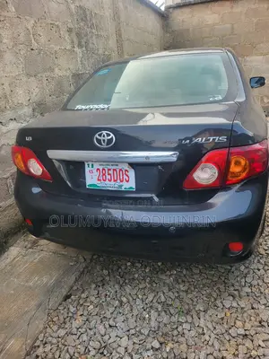 Toyota Corolla Base 4dr Sedan (1.8L 4cyl 5M) 2010 Black