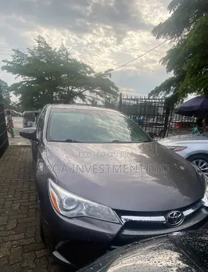 Toyota Camry LE 4dr Sedan (2.5L 4cyl 6A) 2017 Beige