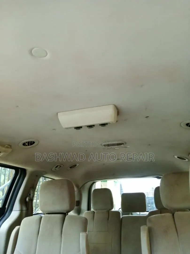 Dodge Caravan 2012 White