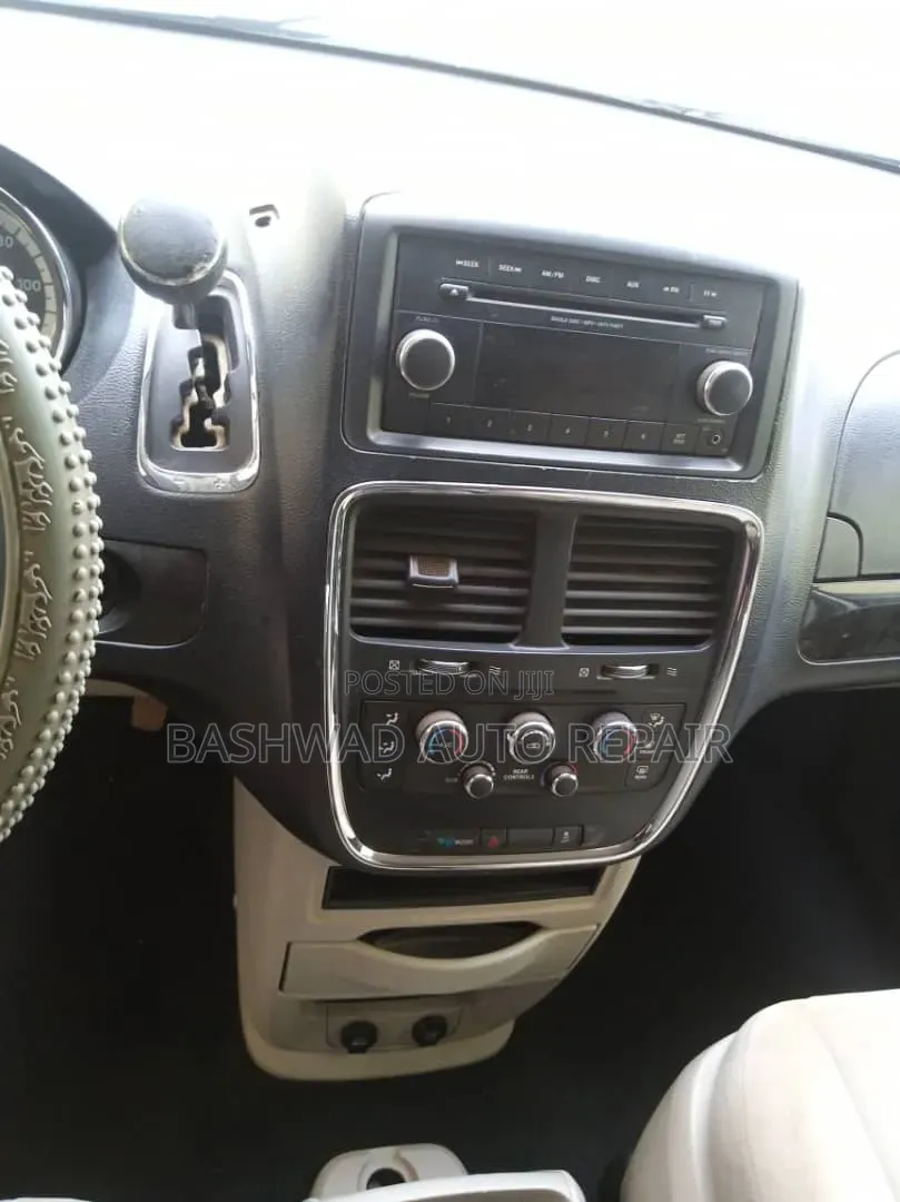 Dodge Caravan 2012 White