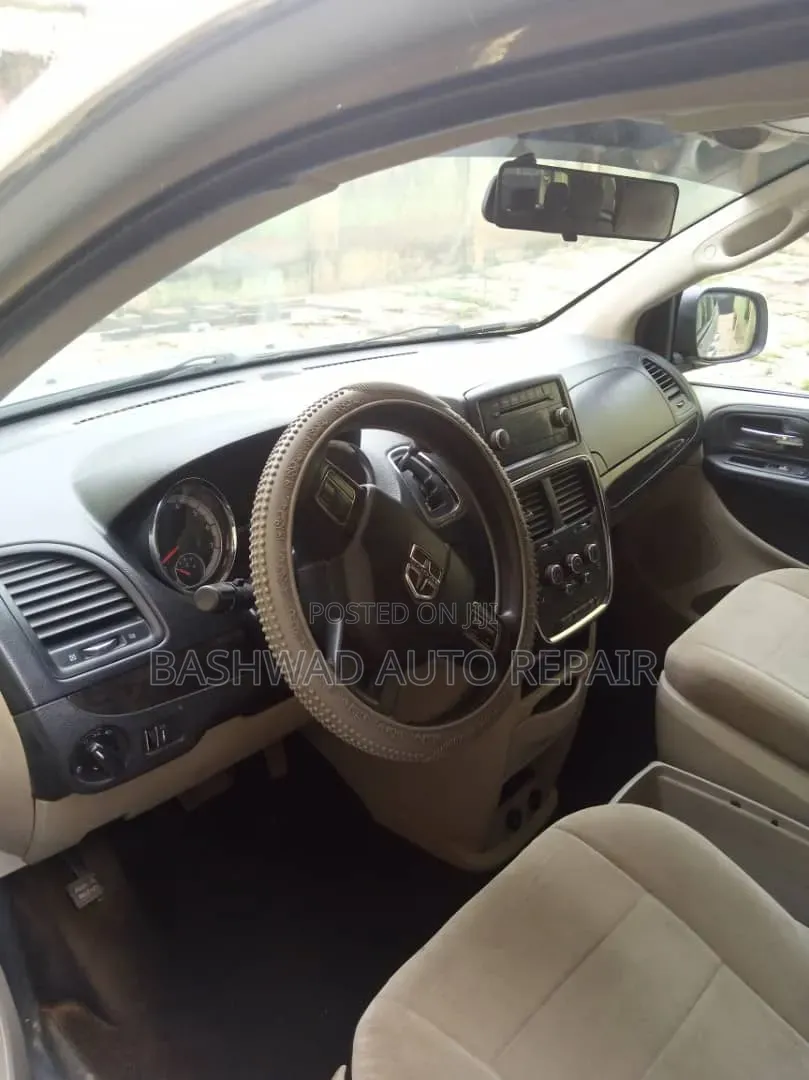 Dodge Caravan 2012 White