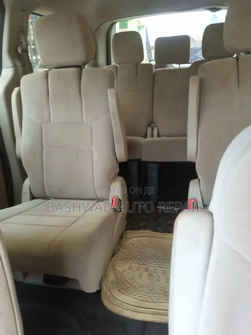 Dodge Caravan 2012 White