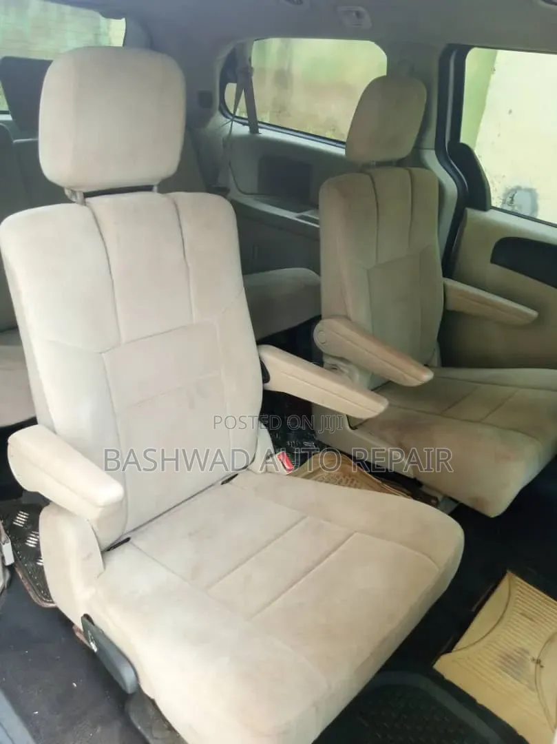 Dodge Caravan 2012 White