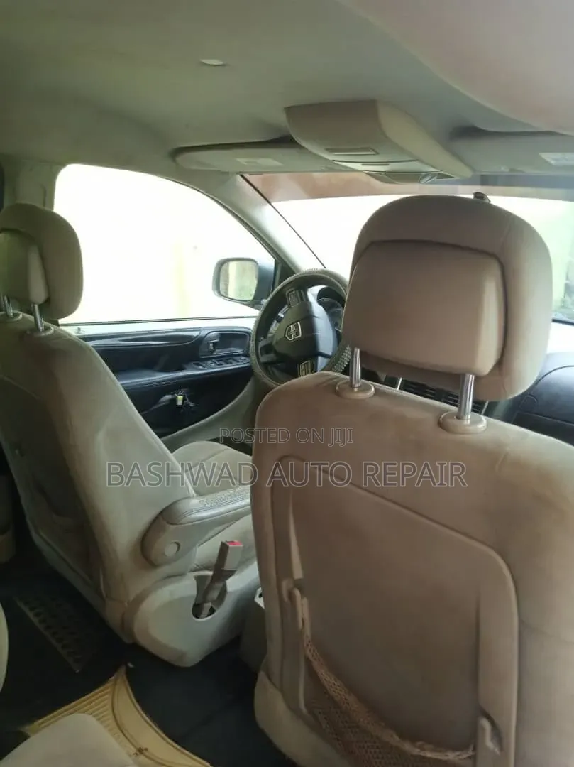 Dodge Caravan 2012 White