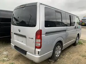 Toyota HiAce 2010 Silver