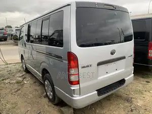 Toyota HiAce 2010 Silver