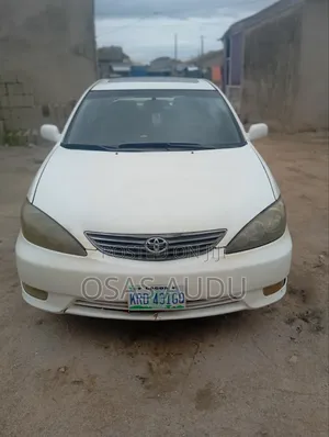 Toyota Camry SE 4dr Sedan (2.4L 4cyl 5A) 2005 White