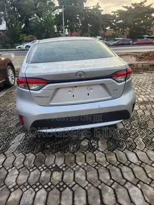 Toyota Corolla LE 2021 Silver