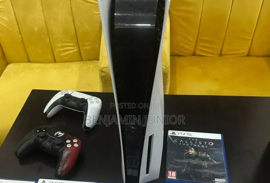 Ps5 Console With Two Pad and One Cd Available