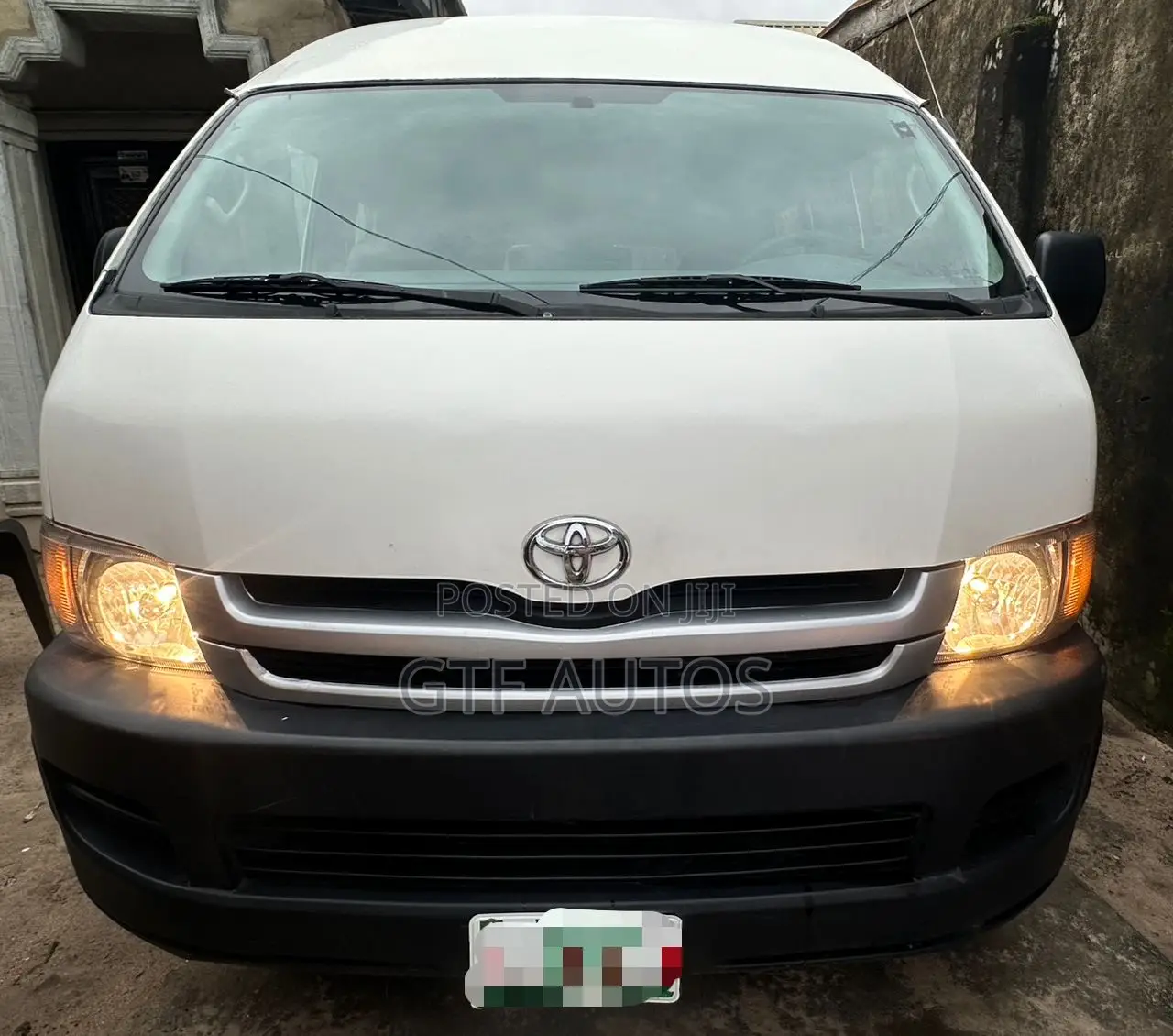 Toyota HiAce 2015 White