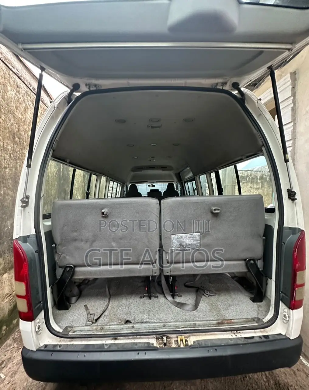 Toyota HiAce 2015 White