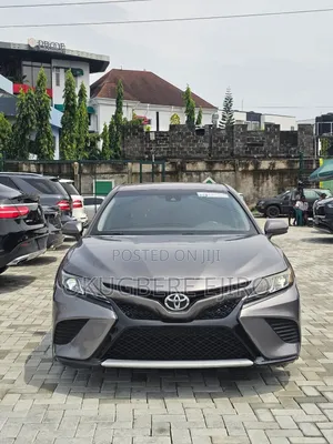 Toyota Camry SE FWD 2020 Gray