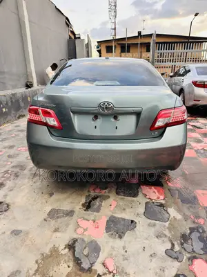 Toyota Camry LE 4dr Sedan (2.5L 4cyl 6A) 2011 Green