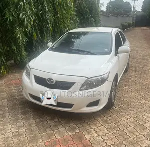 Toyota Corolla LE 4dr Sedan (1.8L 4cyl 4A) 2010 White