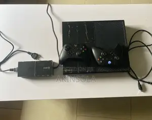Xbox One Console + 2 Pads + 5 Games(Gtav, Fifa25 22, Mk11,Efootball24)