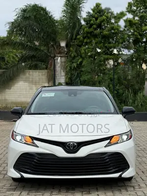 Toyota Camry LE FWD (2.5L 4cyl 8AM) 2018 White