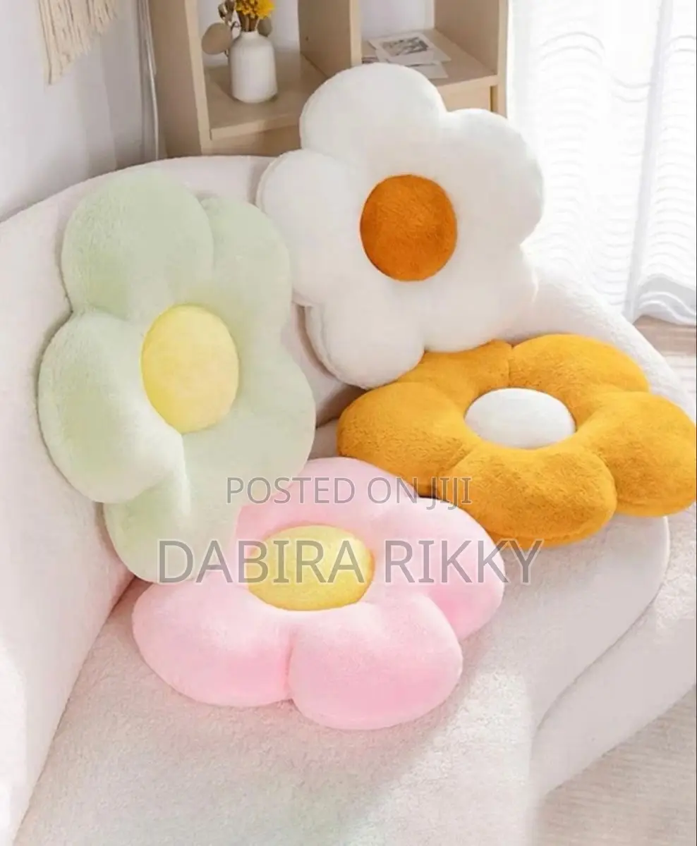 Daisy Plush Pillow