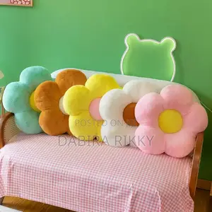 Daisy Plush Pillow
