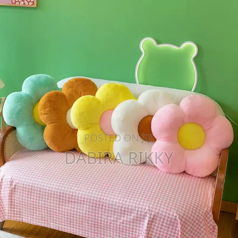 Daisy Plush Pillow