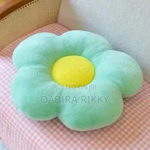 Daisy Plush Pillow